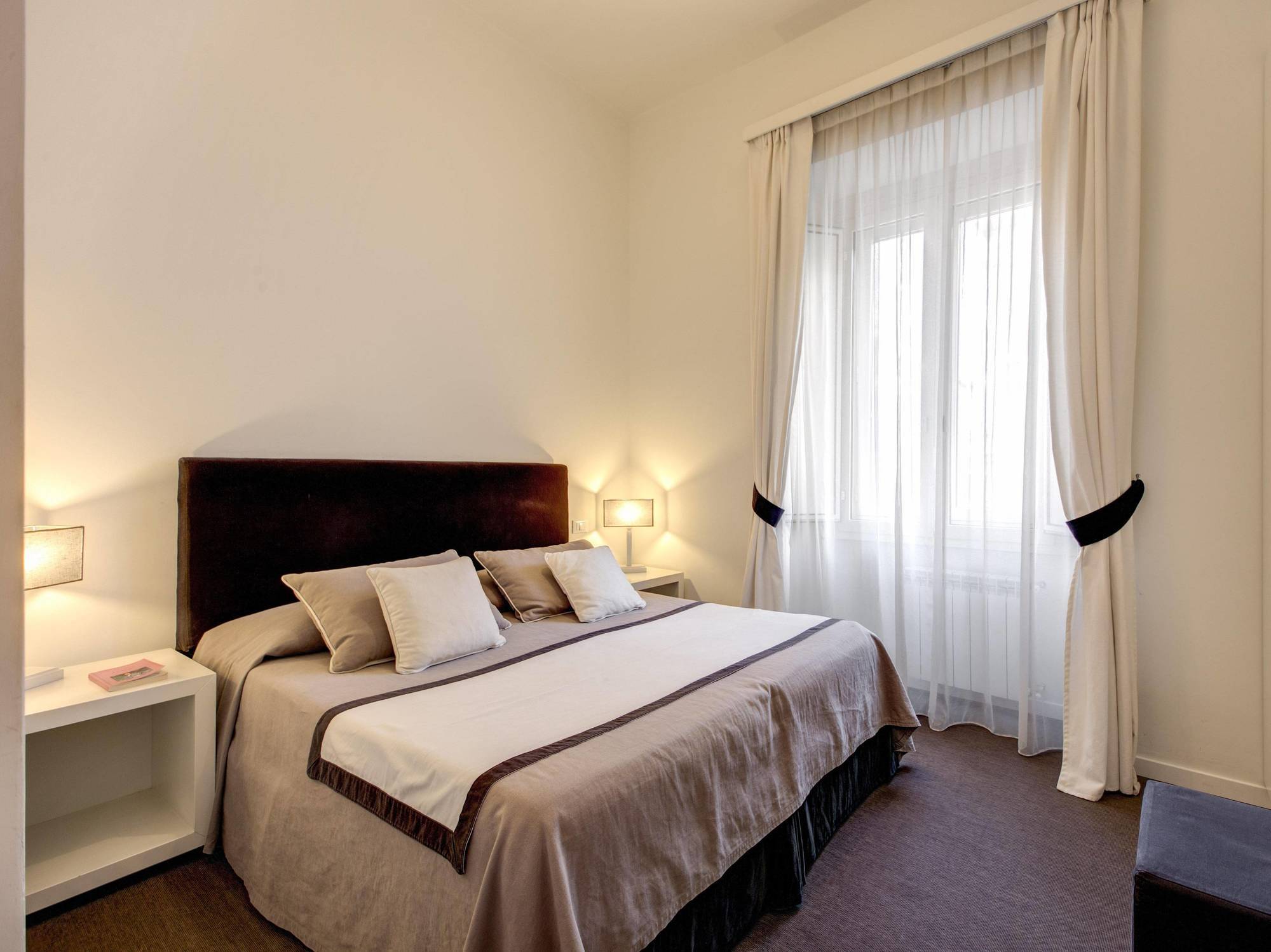 Residenza Bourbon Hotell Rom Exteriör bild