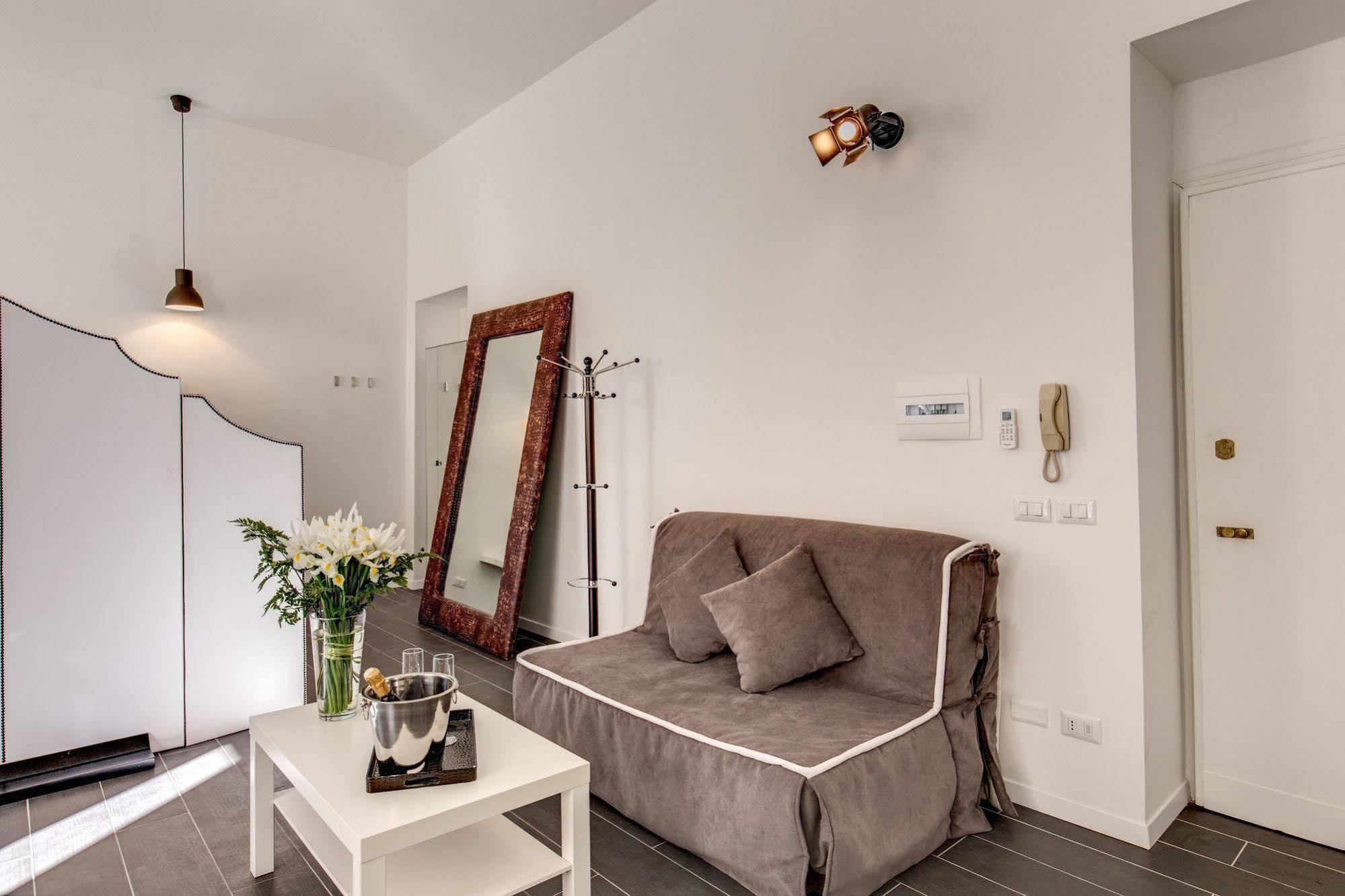 Residenza Bourbon Hotell Rom Exteriör bild